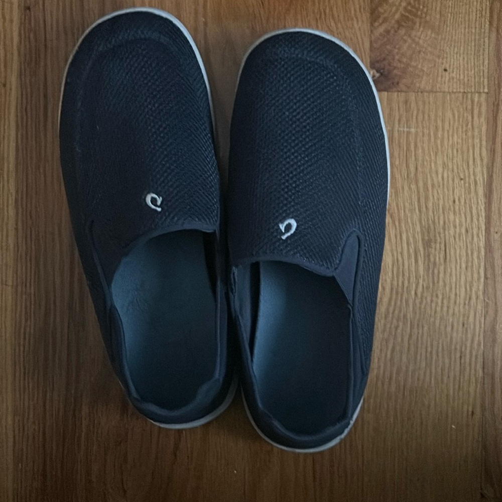 Olukai Slip on shoes